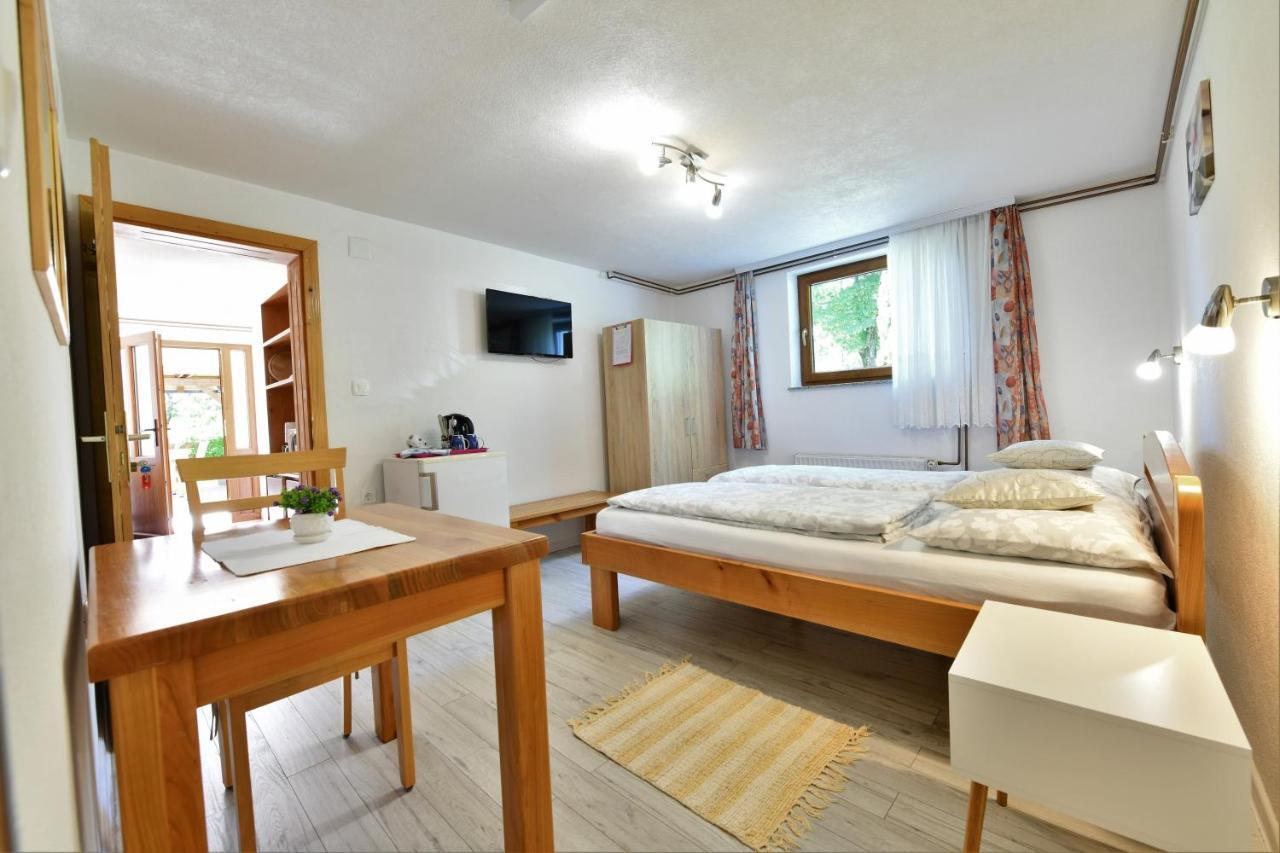 Apartment And Rooms Ivancica Seliste Dreznicko Ngoại thất bức ảnh