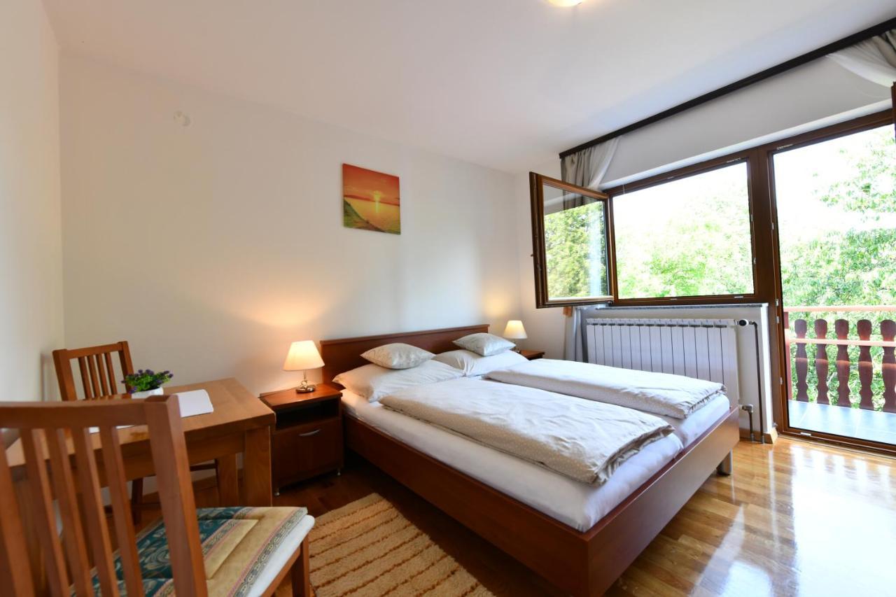 Apartment And Rooms Ivancica Seliste Dreznicko Ngoại thất bức ảnh