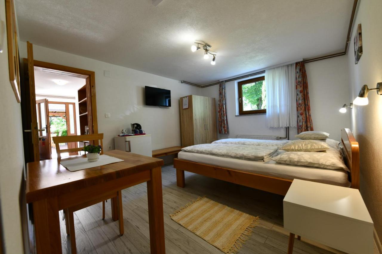 Apartment And Rooms Ivancica Seliste Dreznicko Ngoại thất bức ảnh