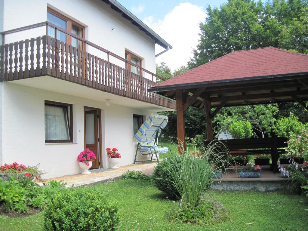 Apartment And Rooms Ivancica Seliste Dreznicko Ngoại thất bức ảnh